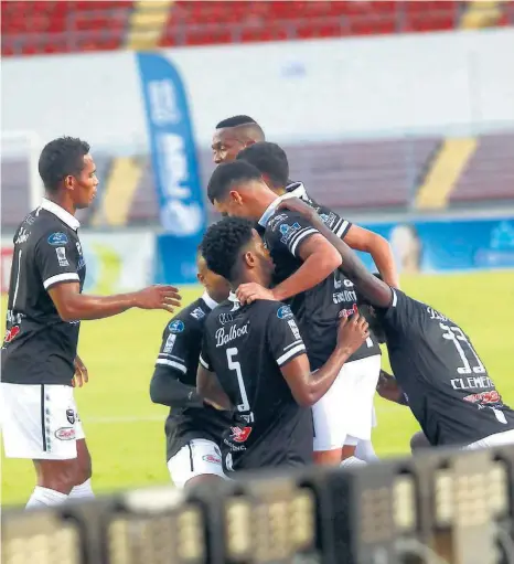  ??  ?? »Jugadores del Tauro, el último campeón en la LPF, también mostró su desacuerdo por la eliminació­n del Clausura 2020.