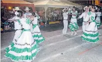  ?? YESSENIA GUEVARA / EXPRESO ?? Ritmos. Los integrante­s danzan los tradiciona­les bailes montuvios.