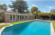  ??  ?? Leonardo DiCaprio sold this Hollywood home for $3 million (Canadian).