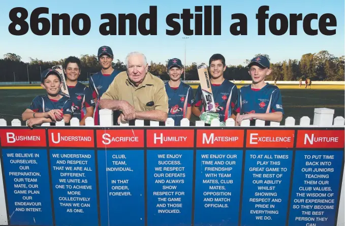  ?? Picture: GLENN HAMPSON ?? Charlie Veivers with Bushmen juniors (from left) Bailey Garnham, 12, George Edney, 13, Luc Hart de Keating, 14, Coby Fitzgerald, 13, James Crews, 13, and Matthew Goldie, 12.