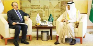  ??  ?? BOLD INITIATIVE: Prince Sultan bin Salman, president of Saudi Commission for Tourism and National Heritage, discusses cooperatio­n aspects with Cyprus’ Ambassador Nigos Banagi in Riyadh on Sunday. (SPA)