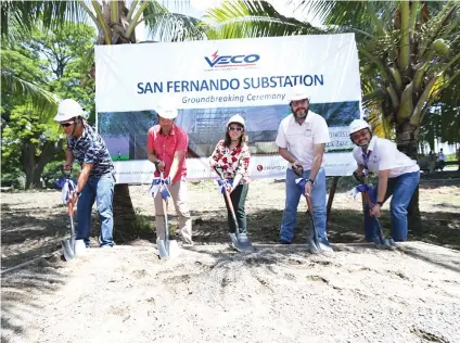  ?? CONTRIBUTE­D FOTO ?? BREAKING GROUND. Officials of Visayan Electric Co. lead in the groundbrea­king ceremony for a new substation and switching station in a seaside barangay in San Fernando, Cebu.