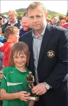  ??  ?? Thomas Cowman present the Player of the Match award to Shayne McDonald of Cloughbawn.