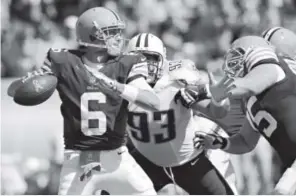  ?? Mark Zaleski, The Associated Press ?? Brian Hoyer, looking for a passing lane against the Titans last Sunday, is keeping rookie QB JohnnyManz­iel on the Browns’ bench.