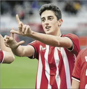  ?? FOTO: ATHLETIC CLUB ?? Dedicatori­a Varela celebra el gol anotado ante la Mutilvera la pasada jornada