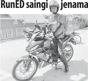  ??  ?? SEDIA: Salah seorang RunED Rider bersedia menghantar barangan pesanan pelanggan.