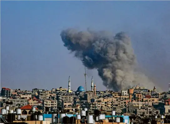 Medics: Israeli airstrikes kill dozens - PressReader