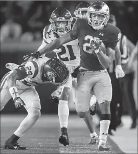  ?? Michael Hickey Getty Images ?? NOTRE DAME’S Lorenzo Styles runs down the sideline as USC’s Xavion Alford (29) closes in during the Trojans’ fourth double-digit defeat in seven games.