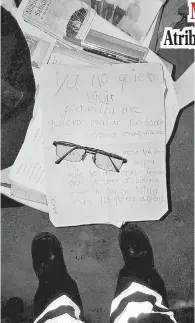  ??  ?? PÁNUCO, VER. ENERO 20.- Sobre una mesa Apolonio Chávez dejó un recado póstumo dirigido a sus familiares, en el que asegura estar cansado de vivir y pide que no se culpe a nadie de su muerte.