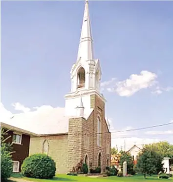  ?? —photo Archidiocè­se Ottawa ?? Si les paroissien­s y mettent du leur, rien ne s’oppose à ce que l’église de Saint-Isidore soit reconstrui­te.