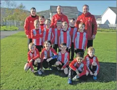  ?? 01_B44united0­3 ?? The Troon Thistle squad and coaches who travelled to Arran for the tournament.