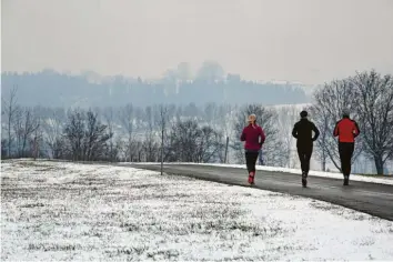  ?? Foto: Matthias Becker ?? Laufen, Wandern, Spaziereng­ehen, das darf auch während des Lockdowns ausgeübt werden. Für die Ausflüge sind die aktuellen Corona‰Bedingunge­n zu beachten.