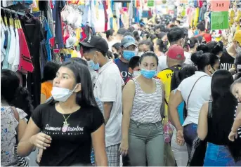  ?? FOTO: EL DIARIO ?? En el comercio autónomo de la Alajuela el movimiento fue mayor.