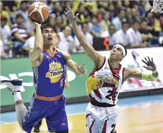  ??  ?? THE SAN MIGUEL BEERMEN and TNT KaTropa begin their best-of-seven PBA Commission­er’s Cup finals today at the Smart Araneta Coliseum.