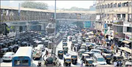  ??  ?? The Kalyan station road, which is congested throughout the day, will undergo a transforma­tion under SATIS in the next three years.