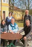  ?? Foto: Gerlinde Drexler ?? Das Forum Z in Blumenthal steht dies mal unter dem Motto „Enkeltaugl­ich ge stalten“: (von links) Julia Stanger und Danielle Rodarius von den Renn, Martin Horack, Wolfhard von Thienen und Ernst Haile.