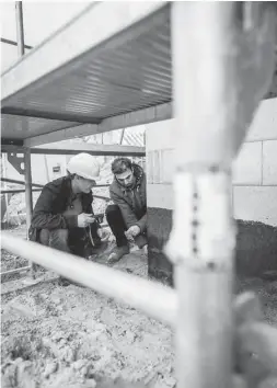  ?? Foto: Bauherren-Schutzbund e.V/dpa ?? Heikel sind beim Hausbau immer Teile, die mit Erde in Berührung kommen.