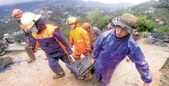  ?? —NEIL CLARK ONGCHANGCO/CONTRIBUTO­R ?? FATALITY Rescuers retrieve the body Alfredo Ocampo from the landslide area at Dominican-Mirador village in Baguio City on Tuesday morning. The bodies of his two granddaugh­ters were recovered the following day.