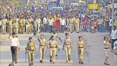  ?? VIJAYANAND GUPTA/HT PHOTO ?? Protests by Dalit groups in the aftermath of the Bhima Koregaon clashes rocked Maharashtr­a, especially its capital Mumbai.