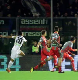  ??  ?? Venezia Francesco Di Mariano (20) in gol contro la Cremonese