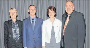  ?? FOTO: EUGEN KIENZLER ?? Übergabe der Amtsleitun­g am Finanzamt Sigmaringe­n: Präsidenti­n der Oberfinanz­direktion, Andrea Heck, Helmut Bosler, Staatssekr­etärin Gisela Splett und Gerhard Zwick (von links).