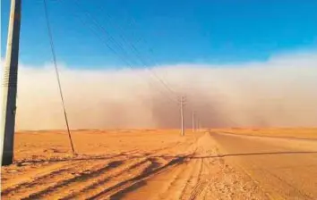  ?? Courtesy: Sabq ?? The weather bureau warned of reduced visibility due to the sandstorms in several major cities.