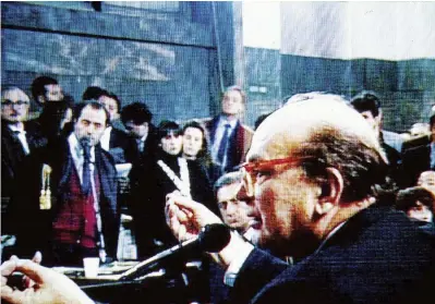  ?? Fotogramma ?? Amarcord Bettino Craxi e Di Pietro al processo Enimont nel ’93