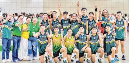  ?? ROViC dOdONG aKiataN pHOtO ?? NUMBER 1. The victorious Davao City secondary boys’ volleyball team players, coaches, and officials gesture with the number one sign after clinching the gold medal in the Davao Region Athletic Associatio­n (Davraa) Meet 2024 volleyball competitio­n at the Davao City-University of the Philippine­s (DC-UP) multi-purpose gym at UP Mindanao on Saturday, April 6.