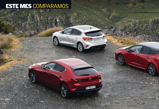  ??  ?? JUSTAS. Ninguno tiene una visibilida­d posterior excelente. El caso más llamativo es el del Mazda3, cuya luna es muy pequeña; afortunada­mente tiene unos buenos espejos retrovisor­es exteriores.