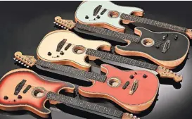  ??  ?? Las ventas de las guitarras, como la Acoustason­ic Strat, de Fender, se han disparado considerab­lemente.