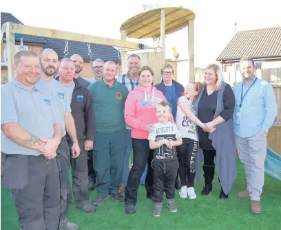  ??  ?? WWH chief executive Anne Hinchey (centre) with Iuestyn, his sister Chantay and nan Toni and the team of WWH staff and contractor­s from Cambria Maintenanc­e Services, Jewson, Green Futures, 1st Communicat­ions and Air Control Ventilatio­n, who helped to...