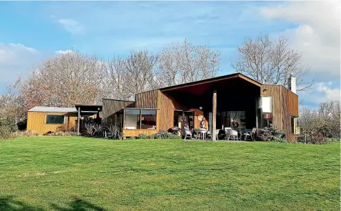  ?? PHOTOS: TRUPTI BIRADAR/ STUFF ?? John’s House is a beautiful property tucked away in rural Havelock North.