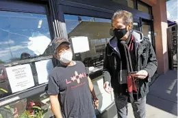  ?? PHOTOS BY LUIS SÁNCHEZ SATURNO THE NEW MEXICAN ?? LEFT: Jordan-Berenis speaks with Ramon Vasquez, a volunteer and resident, outside the shelter Tuesday. ‘You can’t help everybody, but you can help all those that can be helped,’ Jordan-Berenis said.