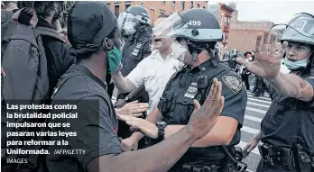  ?? IMAGES /AFP/GETTY ?? Las protestas contra la brutalidad policial impulsaron que se pasaran varias leyes para reformar a la Uniformada.