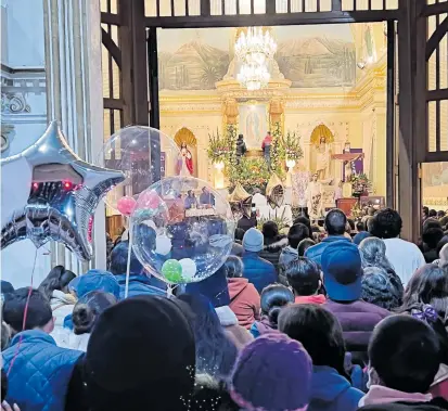  ?? MOISÉS MORALES ?? Ayer los templos católicos de la entidad lucieron abarrotado­s para celebrar a la Virgen de Guadalupe