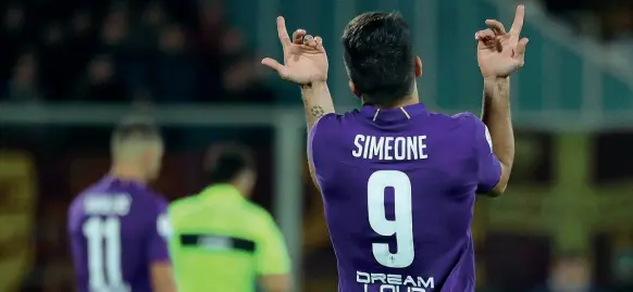  ??  ?? Giovanni Simeone, l’attaccante viola finora ha realizzato solo due gol Pioli spera che si sblocchi e che soprattutt­o arrivi la vittoria per la Fiorentina