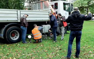  ??  ?? Verifiche Le prove statiche eseguite martedì nel parco non bastano: in arrivo un geo-radar