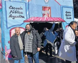  ?? (RAIMUNDO VIÑUELAS) ?? Carpa. Ayer se puso en marcha la escuela itinerante docente en Córdoba, con la presencia de Roberto Baradel.