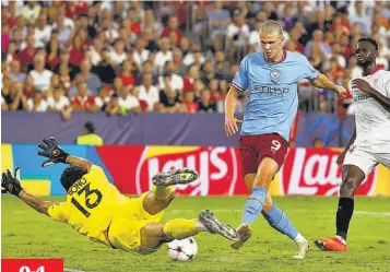  ?? ?? Figura. Erling Haaland ratificó su gran momento goleador ante el Sevilla.