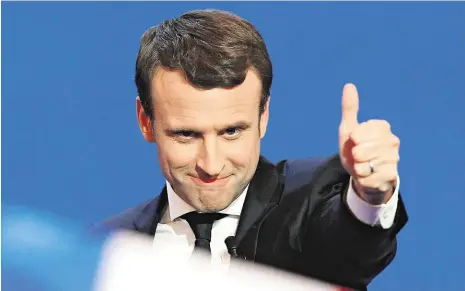  ?? Foto: AP ?? Favorit Devětatřic­etiletý Emmanuel Macron, proevropsk­y orientovan­ý politik, se podle předběžnýc­h výsledků francouzsk­ých prezidents­kých voleb stal vítězem prvního kola. Ale jen velice těsně před druhou Marine Le Penovou.