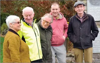  ??  ?? Eibhlín O’Connor-Counihan, Tony Barrett, Pádraig Begley, and Martin Begley and his father John (from Baile na Saor and London) at the Tomás Ághas commemorat­ion in Cínn Áird.