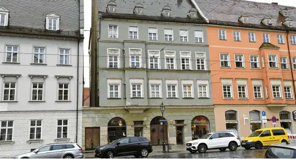  ?? Foto: Silvio Wyszengrad ?? Die Stadt hat ein denkmalges­chütztes Gebäude in der Maxstraße geerbt, das umfassend saniert werden muss. Nun soll es verkauft werden.