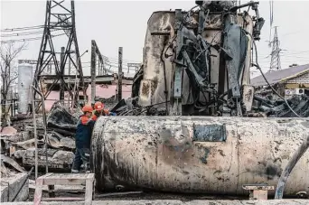  ?? Brendan Hoffman / New York Times ?? Workers repair a high-voltage electrical substation hit by a Russian missile in central Ukraine. Ukrainians have expressed defiance in the face of an unrelentin­g campaign to weaponize winter.