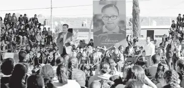  ??  ?? El gobernador José Rosas Aispuro Torres entregó apoyos sociales en la región de las Quebradas / CORTESÍA