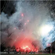  ?? | PHOTO : GUILLAUME SALIGOT, OUEST-FRANCE ?? À défaut de bougies, c’est pyrotechni­e après le coup de sifflet final.