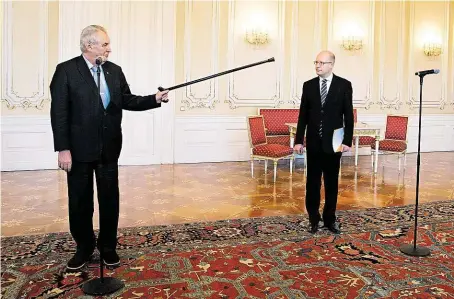  ?? Prezident přichystal premiérovi nevkusné představen­í. FOTO MAFRA MICHAL RŮŽIČKA ?? Skandál na Hradě.