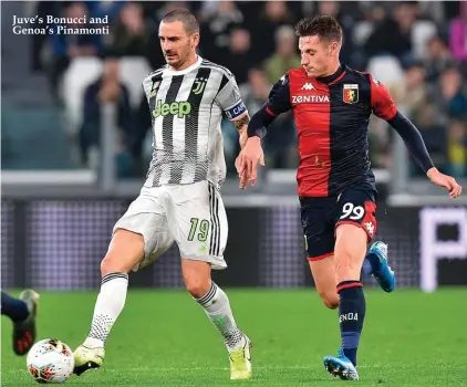  ??  ?? Juve’s Bonucci and Genoa’s Pinamonti