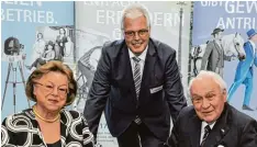  ?? Foto: Fred Schöllhorn ?? Die frühere IHK Chefin Hannelore Leimer (links) wurde dieses Jahr 80 Jahre alt. Ihr Vorgänger Hans Haibel (rechts) wird bald 87 Jahre. Der aktuelle IHK Präsident An dreas Kopton ist mit 62 der Jüngste des Trios.
