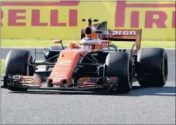  ??  ?? COCHE. McLaren trabaja para adaptar el motor Renault a su chasis.