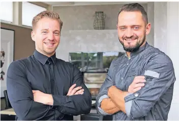  ?? RP-FOTO: JÜRGEN LAASER ?? Seit dem März gemeinsam selbststän­dig, freuen sich Sternekoch Alexander Wulf (r.) und Sommelier Ronny Schreiber (l.) auf ihr Food &amp; Wine-Festival im September.